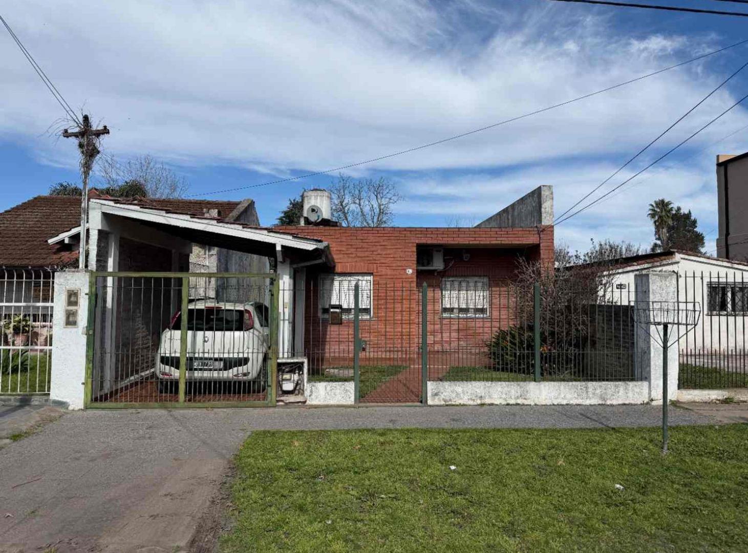 Foto de CASA EN VENTA 3 AMBIENTES LONGCHAMPS GARAGE JARDIN, imagen 4