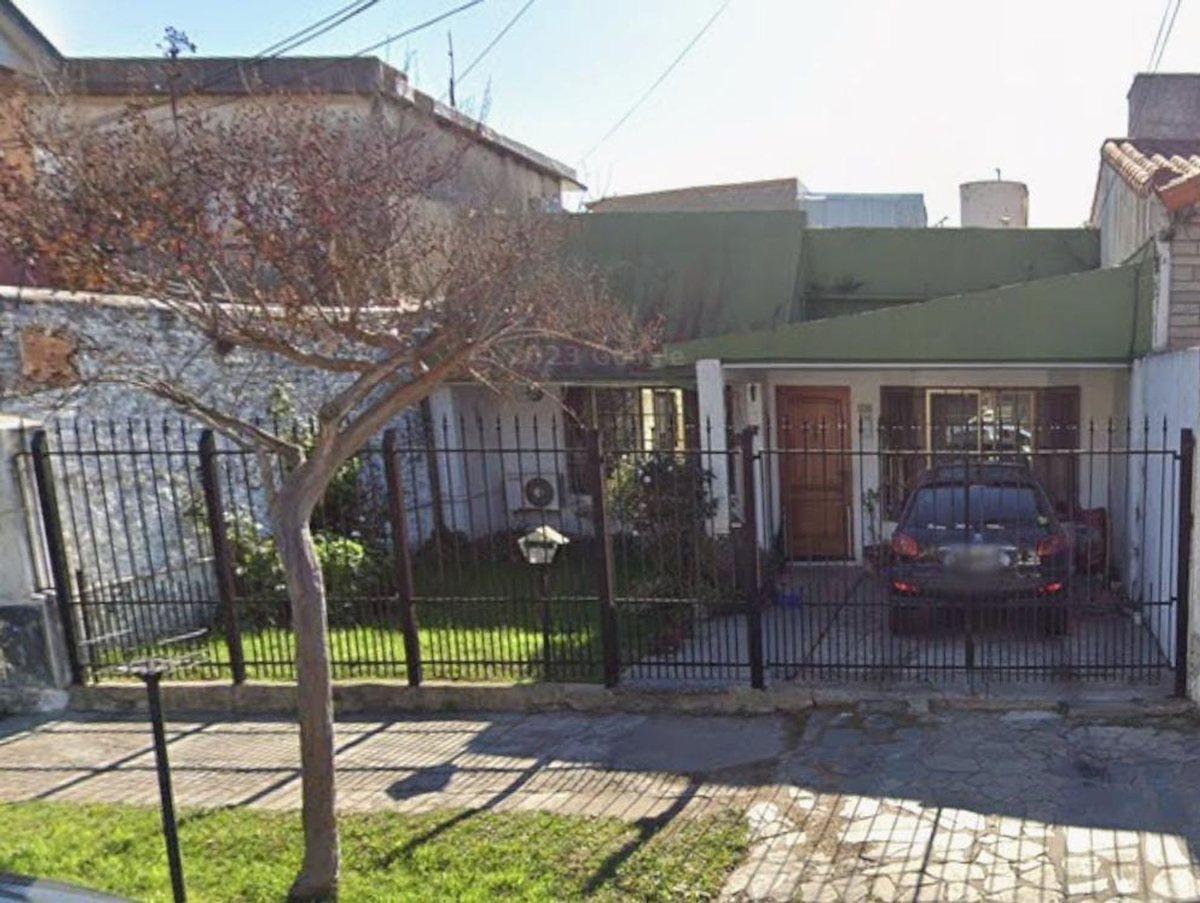 Foto de CASA 4 AMBIENTES CON COCHERA Y PATIO AVELLANEDA, imagen 2