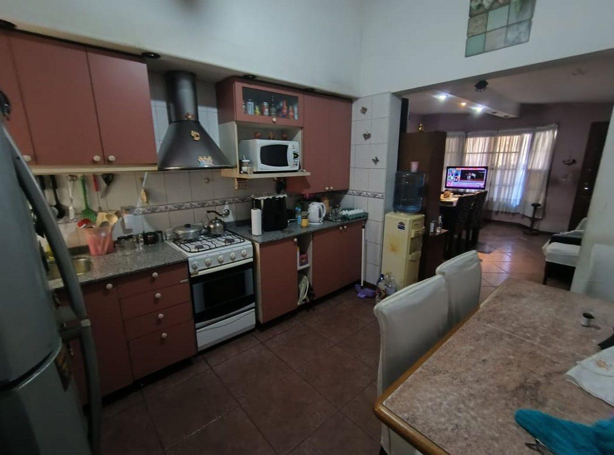 Foto de CASA 4 AMBIENTES CON COCHERA Y PATIO AVELLANEDA, imagen 3