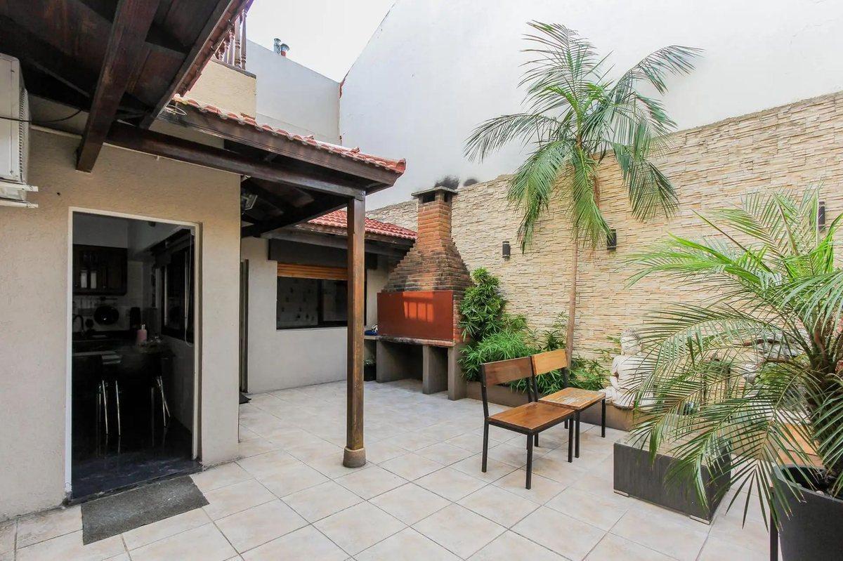Foto de VENTA CASA 4 AMB 2 COCH PATIO LINIERS 218M2, imagen 4