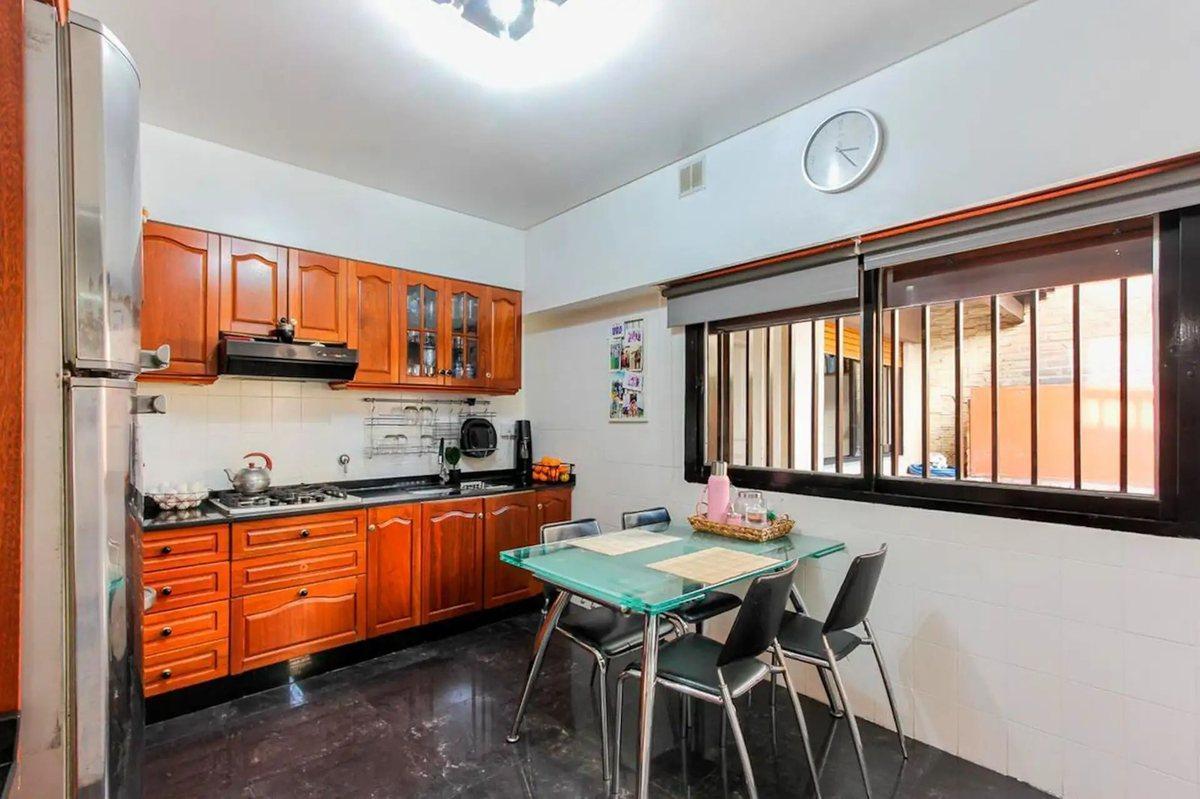 Foto de VENTA CASA 4 AMB 2 COCH PATIO LINIERS 218M2, imagen 5