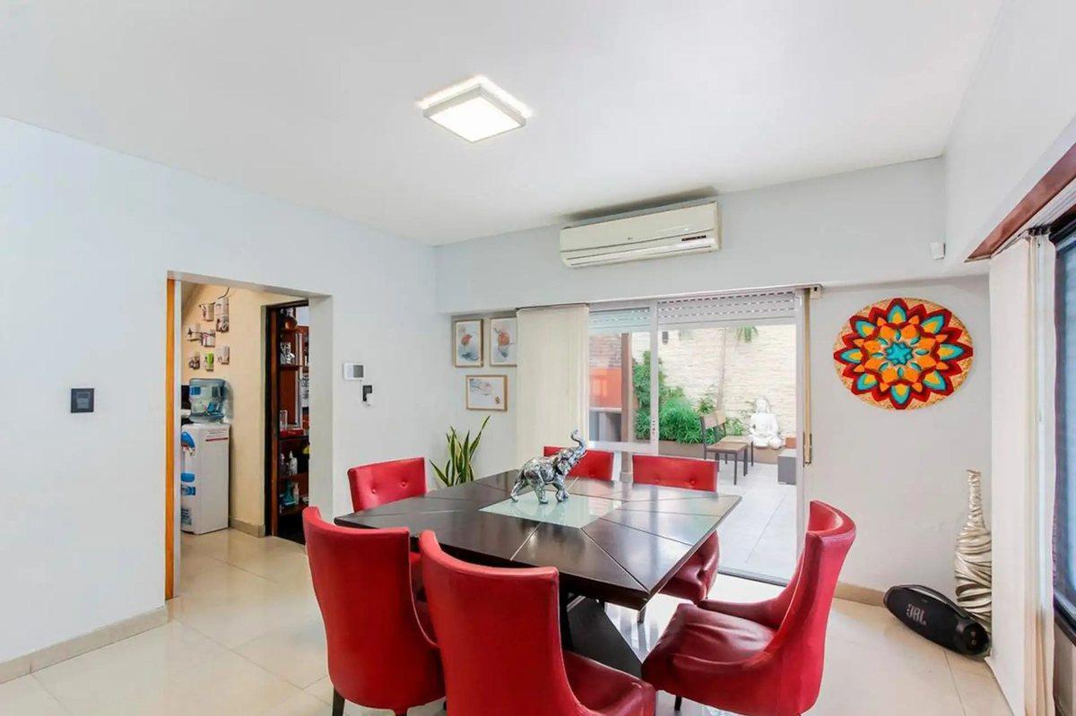 Foto de VENTA CASA 4 AMB 2 COCH PATIO LINIERS 218M2, imagen 1