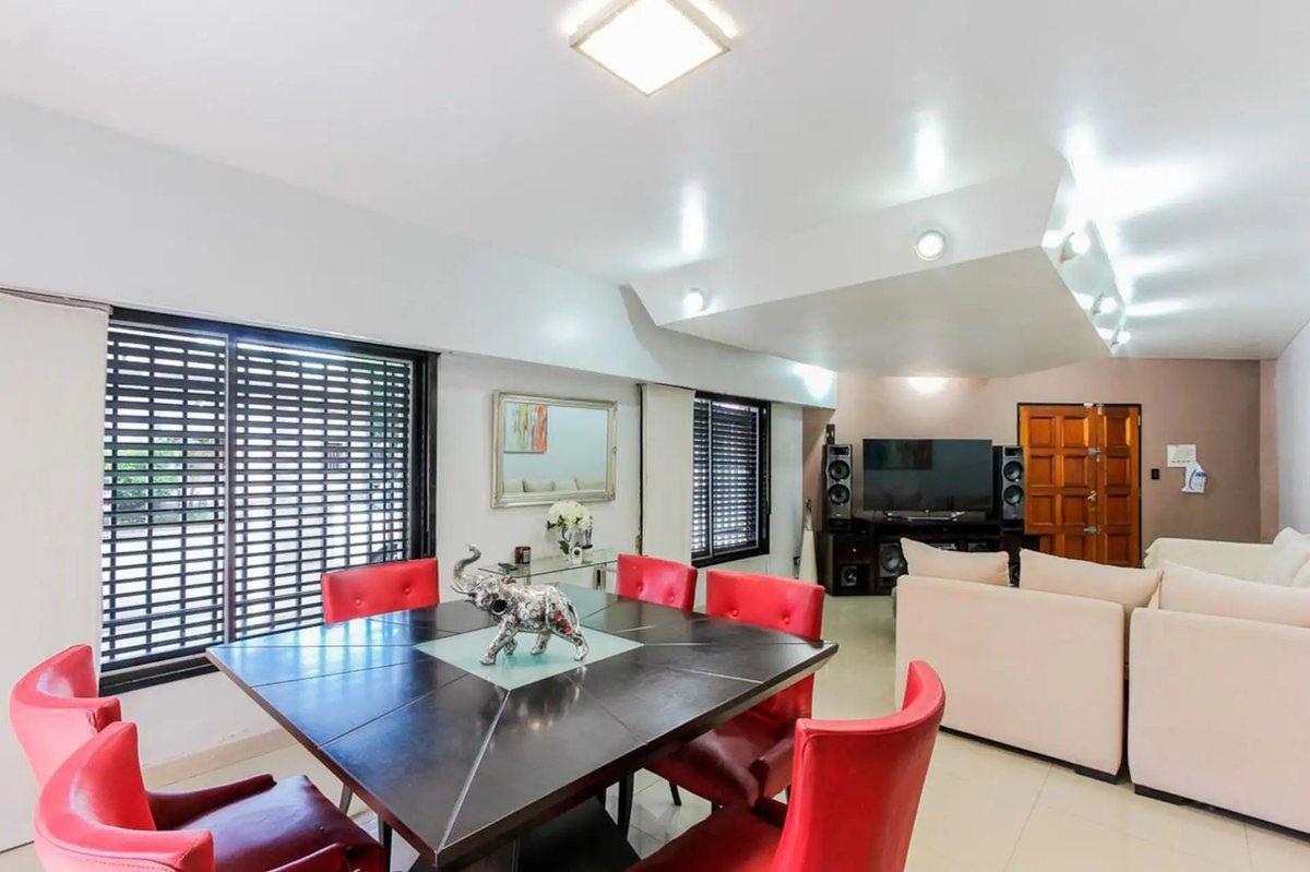 Foto de VENTA CASA 4 AMB 2 COCH PATIO LINIERS 218M2, imagen 2
