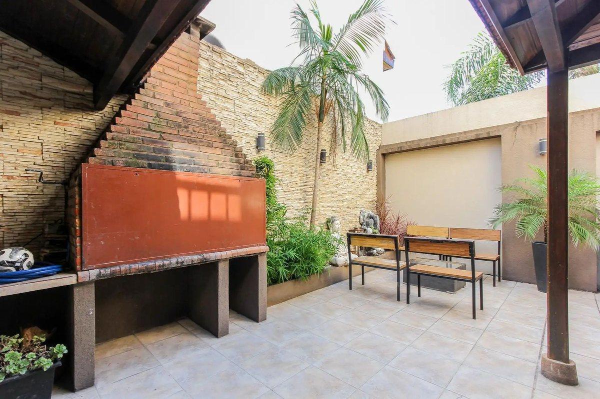 Foto de VENTA CASA 4 AMB 2 COCH PATIO LINIERS 218M2, imagen 3