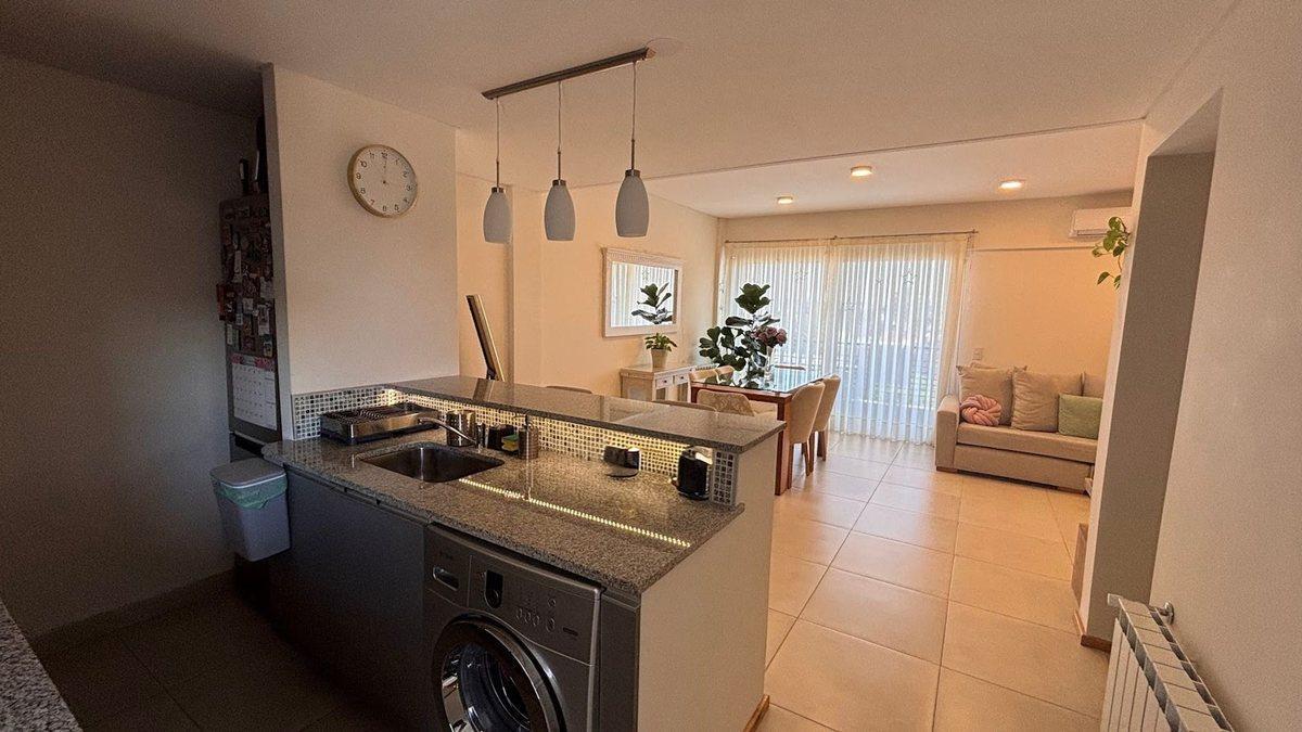 Foto de DEPTO 3 AMB BALCON COCHERA QUILMES EN VENTA, imagen 3