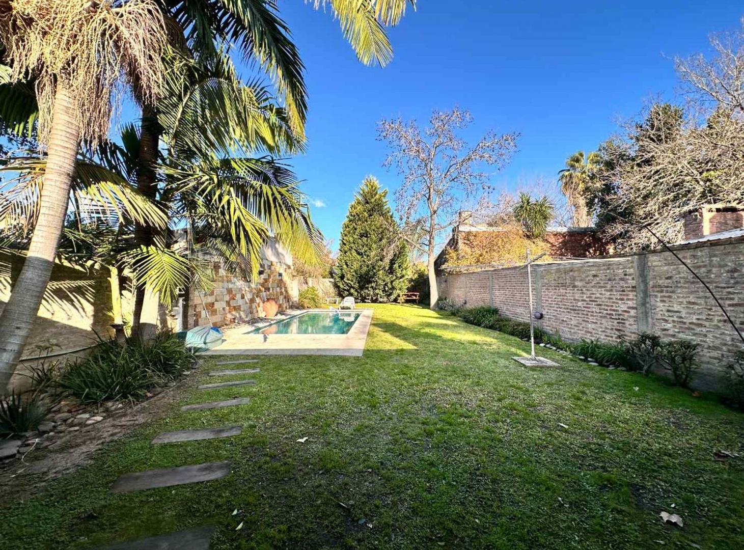 Foto de Casa 4 Ambientes con parque y pileta, Turdera, imagen 2