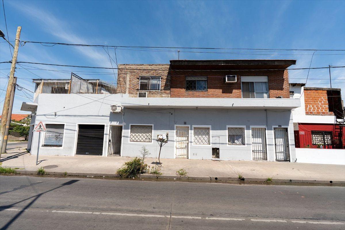 Foto de VENTA TEMPERLEY 7 DEPARTAMENTOS + LOCAL EN BLOCK, imagen 1