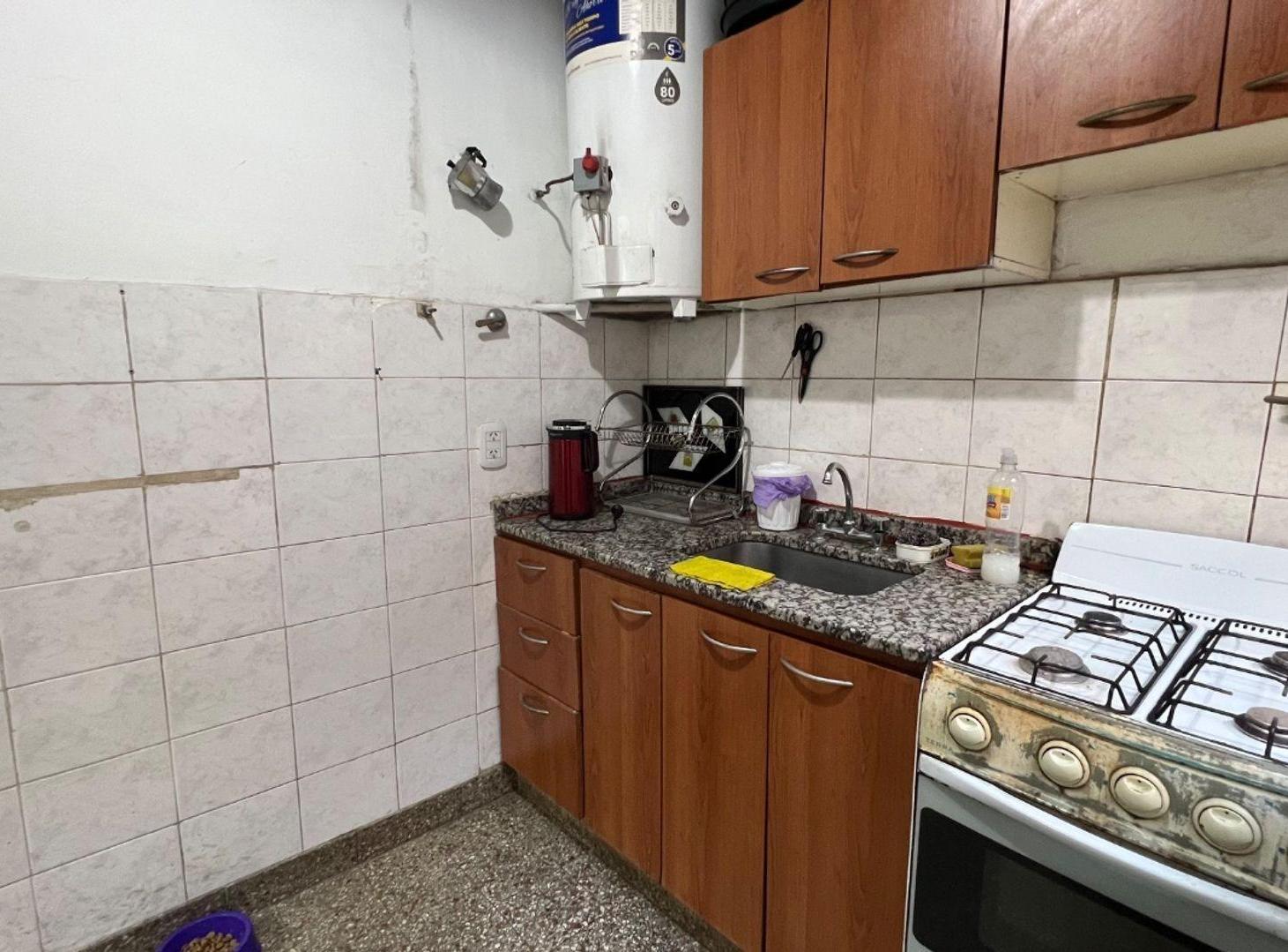 Foto de VENTA PH 2/3 AMB SIN EXPENSAS BALCÓN BARRACAS, imagen 3