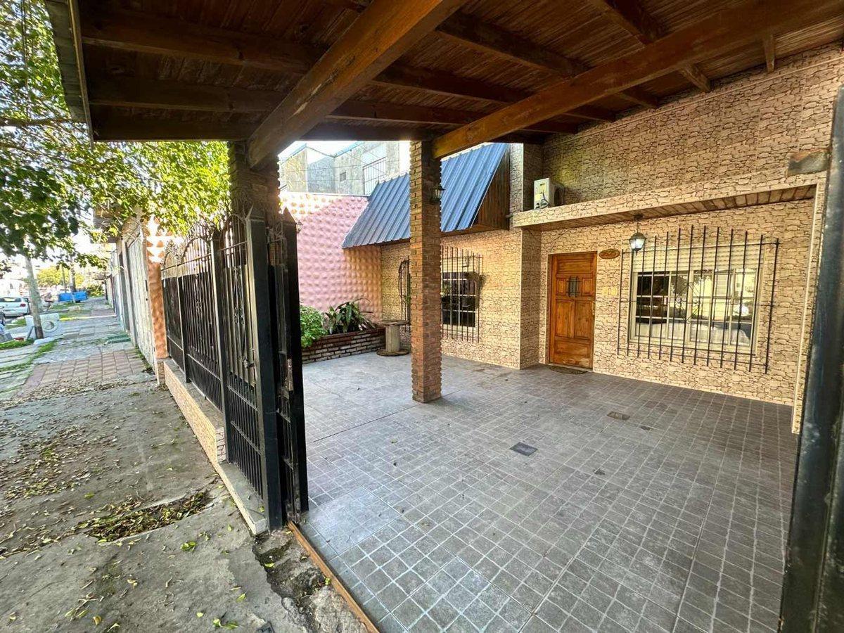 Foto de VENTA CASA PH 3 AMB. REMEDIOS DE ESCALADA LANUS, imagen 2