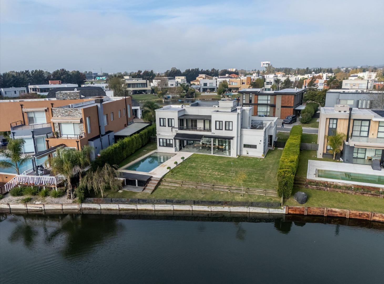 Foto de VENTA CASA LAS GOLONDRINAS 4 AMBIENTES AL AGUA, imagen 1