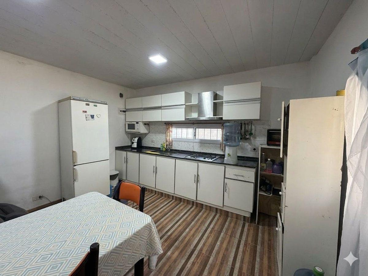 Foto de Venta Casa quincho patio y pileta Virrey del pino, imagen 2