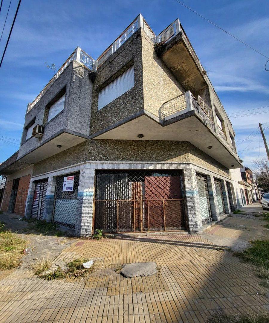 Foto de VENTA CASA VALENTIN ALSINA CON LOCAL + GALPON, imagen 5