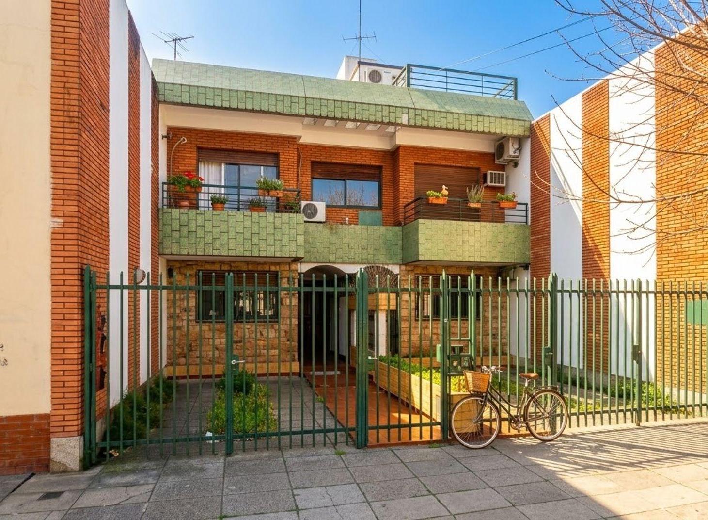 Foto de VELEZ SARSFIELD VENTA DUPLEX 4 AMB COCHERA PATIO, imagen 2