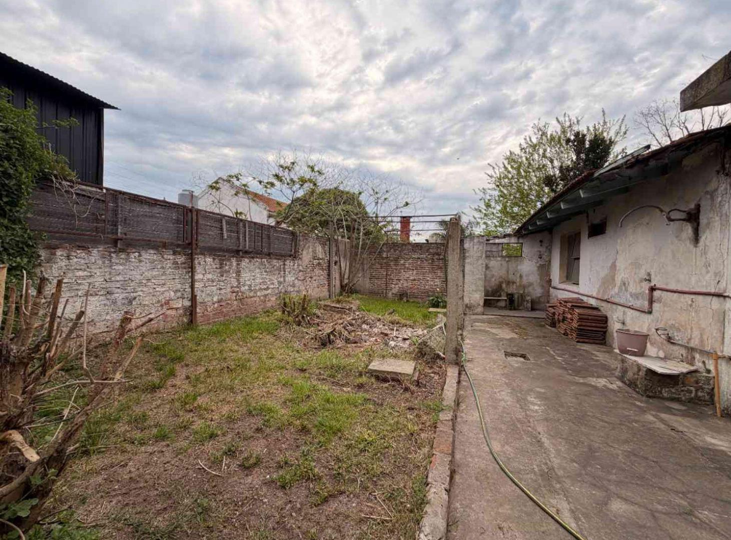 Foto de VENTA CASA 3 AMB MONTE GRANDE QUINCHO COCHERA JARD, imagen 5