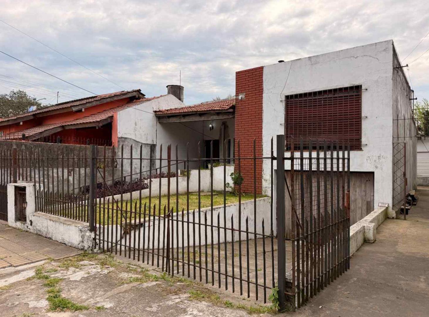 Foto de VENTA CASA 3 AMB MONTE GRANDE QUINCHO COCHERA JARD, imagen 1