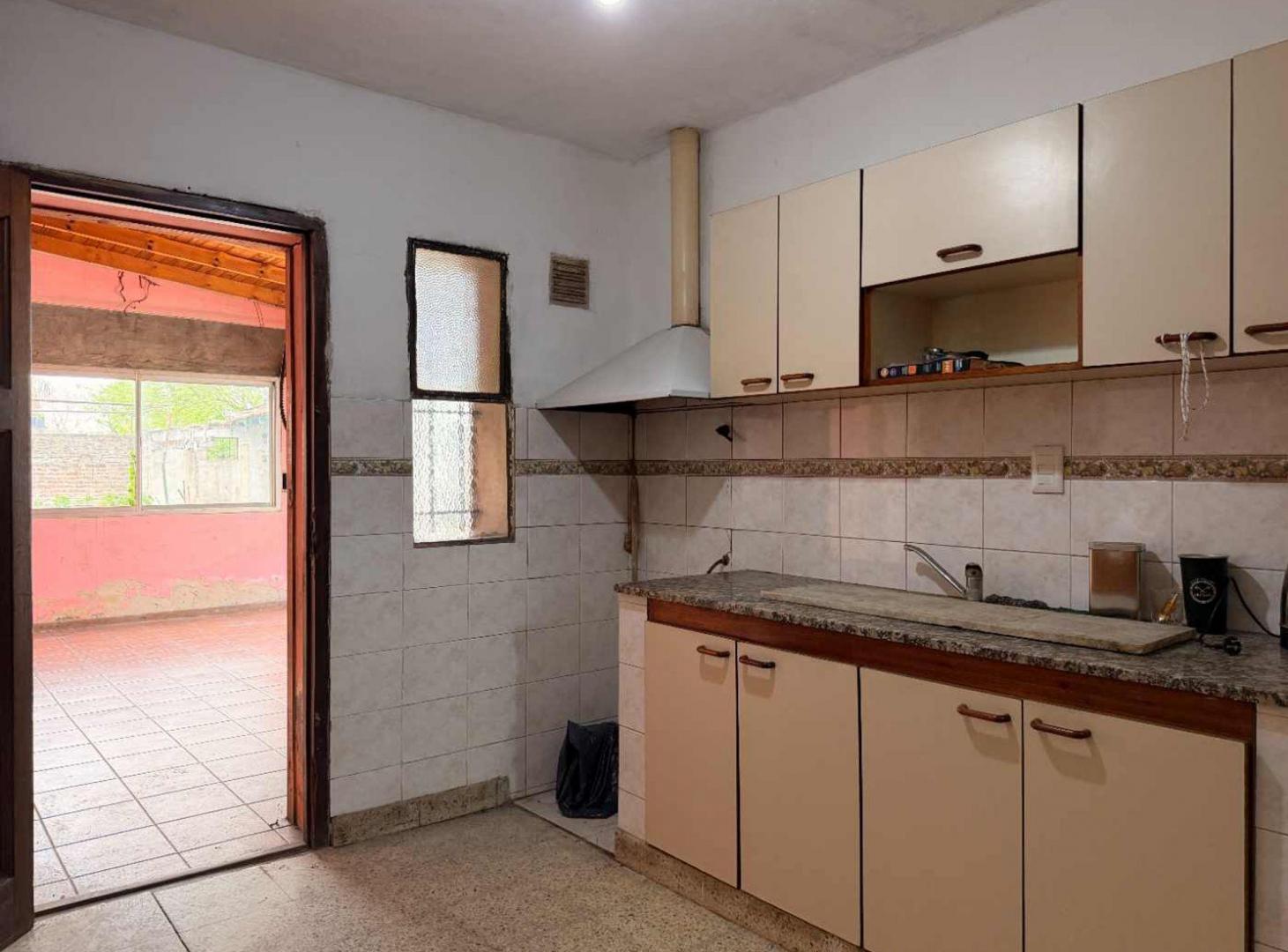 Foto de VENTA CASA 3 AMB MONTE GRANDE QUINCHO COCHERA JARD, imagen 2