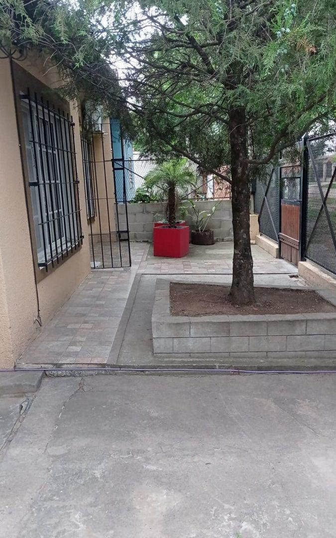 Foto de CASA 3 AMB. C/ "GALPON CASA" ADICIONAL EN JARDIN, imagen 4
