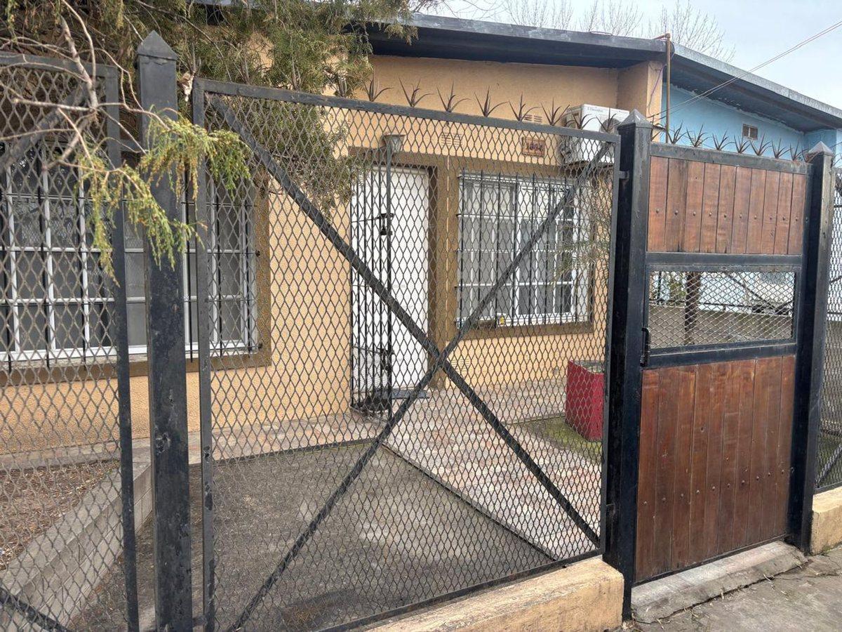 Foto de CASA 3 AMB. C/ "GALPON CASA" ADICIONAL EN JARDIN, imagen 1