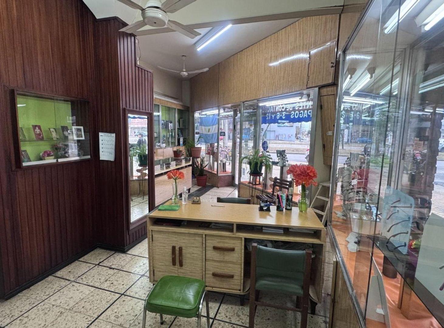 Foto de VENTA LOCAL EN WILDE EN ESQUINA MITRE 5500, imagen 2