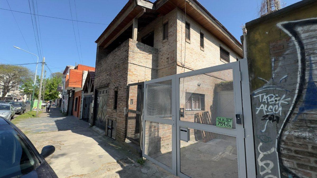 Foto de Venta Casa 4 amb + depto 2 ambientes Ituzaingo, imagen 1