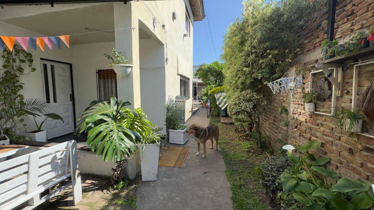 Foto de Venta Casa 4 amb + depto 2 ambientes Ituzaingo, imagen 2