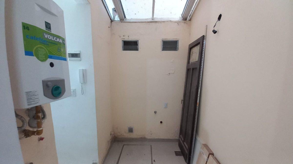 Foto de VENTA PH 2 AMB BALVANERA, imagen 5