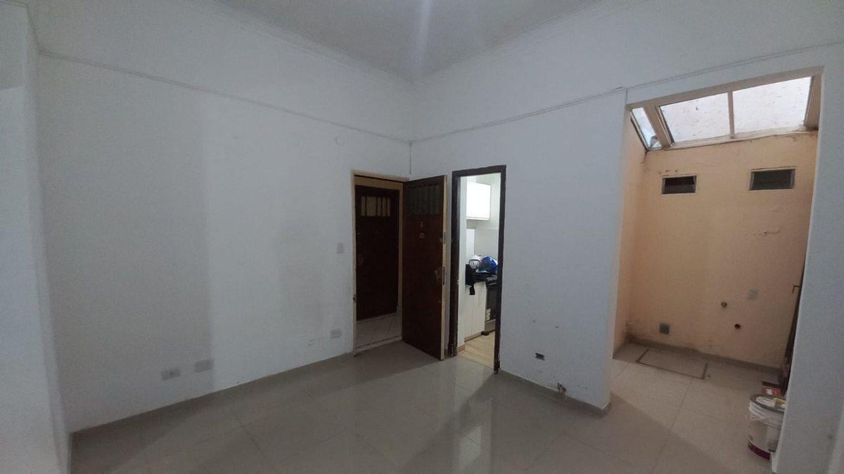 Foto de VENTA PH 2 AMB BALVANERA, imagen 2