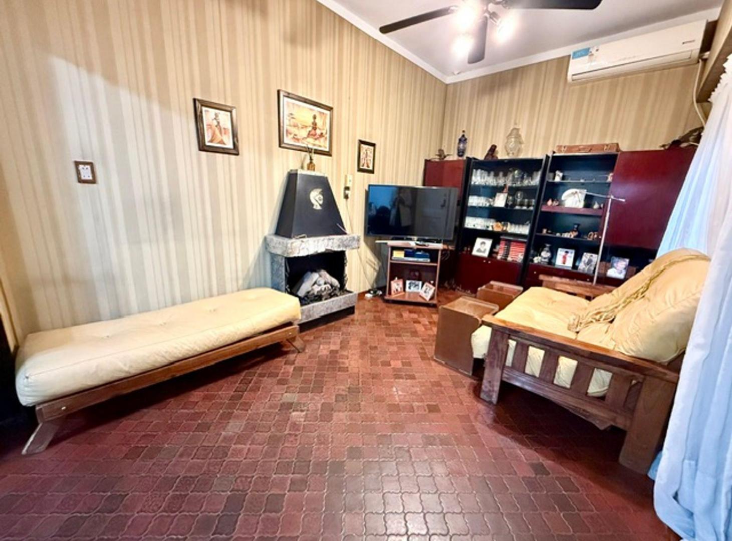 Foto de VENTA DE CASA EN SARANDI 3 AMBIENTES CON GARAGE, imagen 2