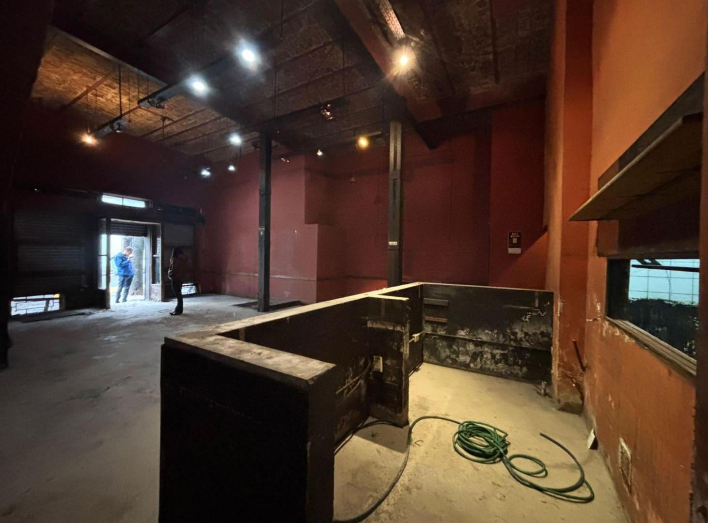 Foto de VENTA BARRACAS LOCAL COMERCIAL A RECICLAR, imagen 2