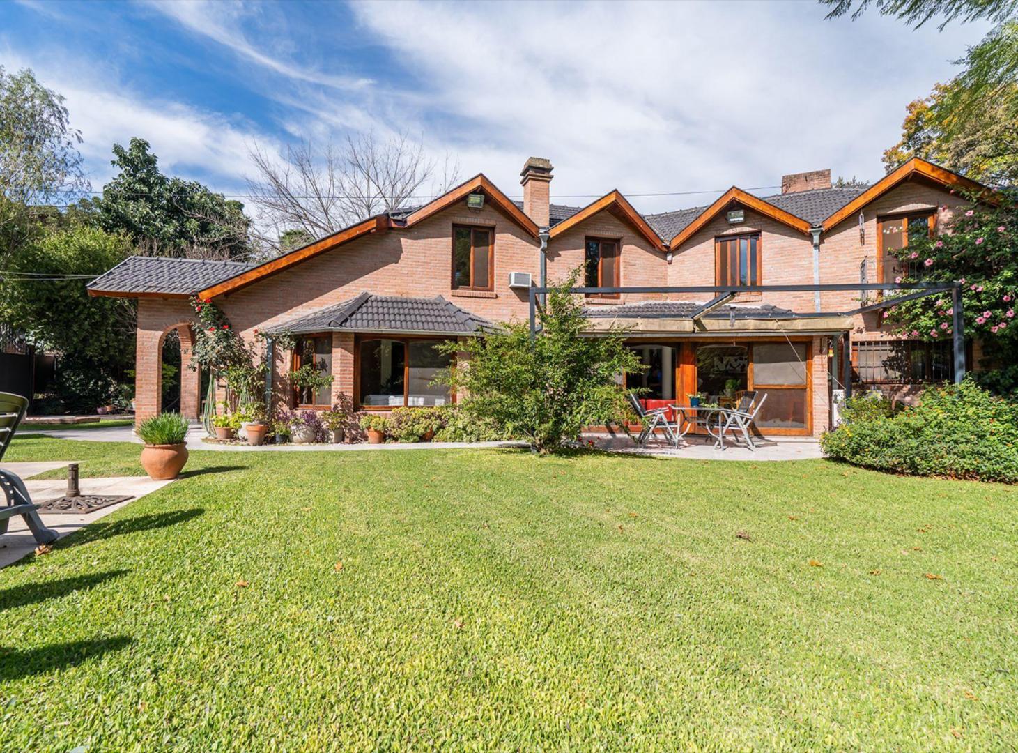 Foto de VENTA CASA PARQUE LELOIR 1760 M2 PILETA PERMUTA, imagen 3