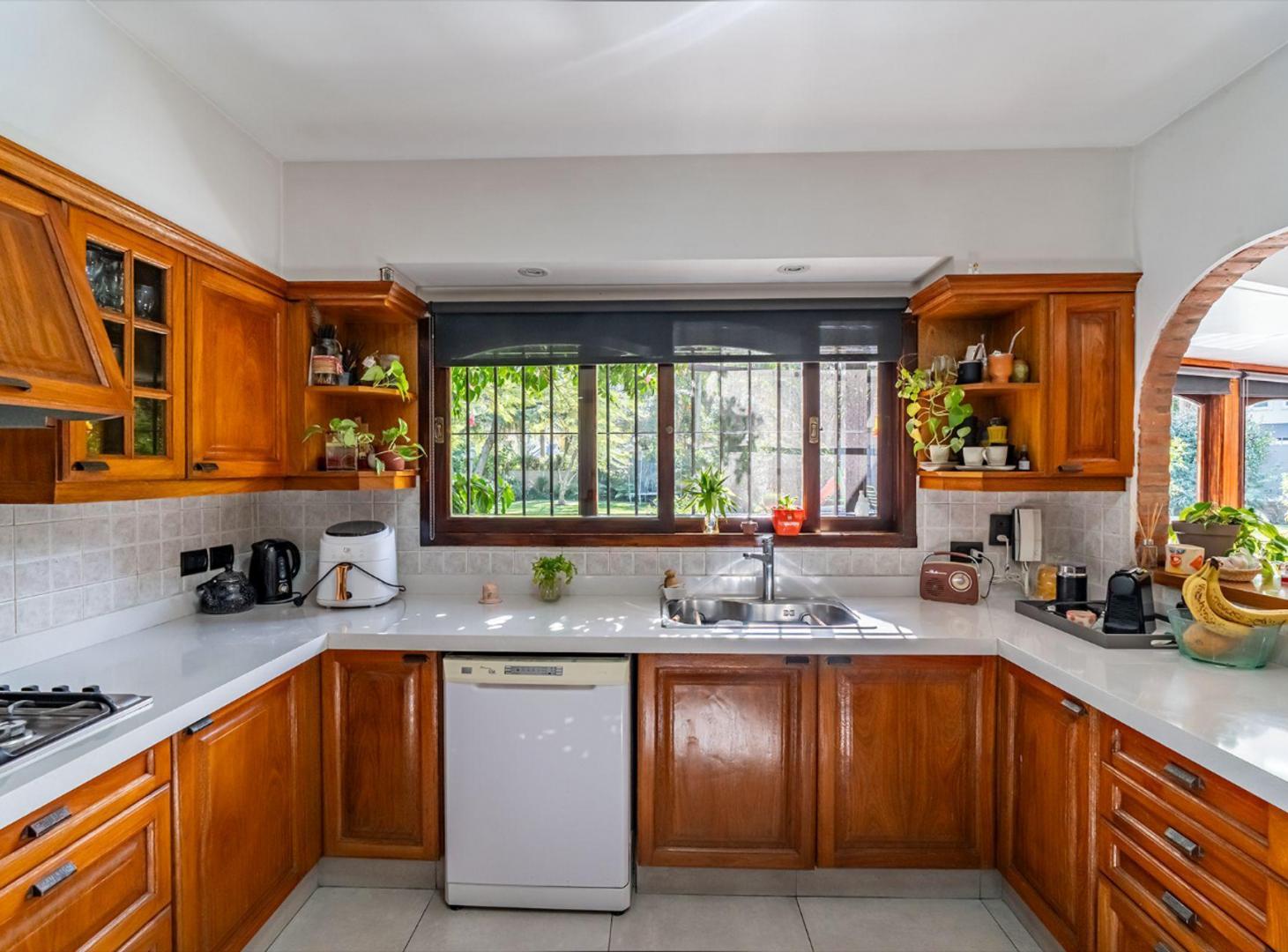 Foto de VENTA CASA PARQUE LELOIR 1760 M2 PILETA PERMUTA, imagen 4
