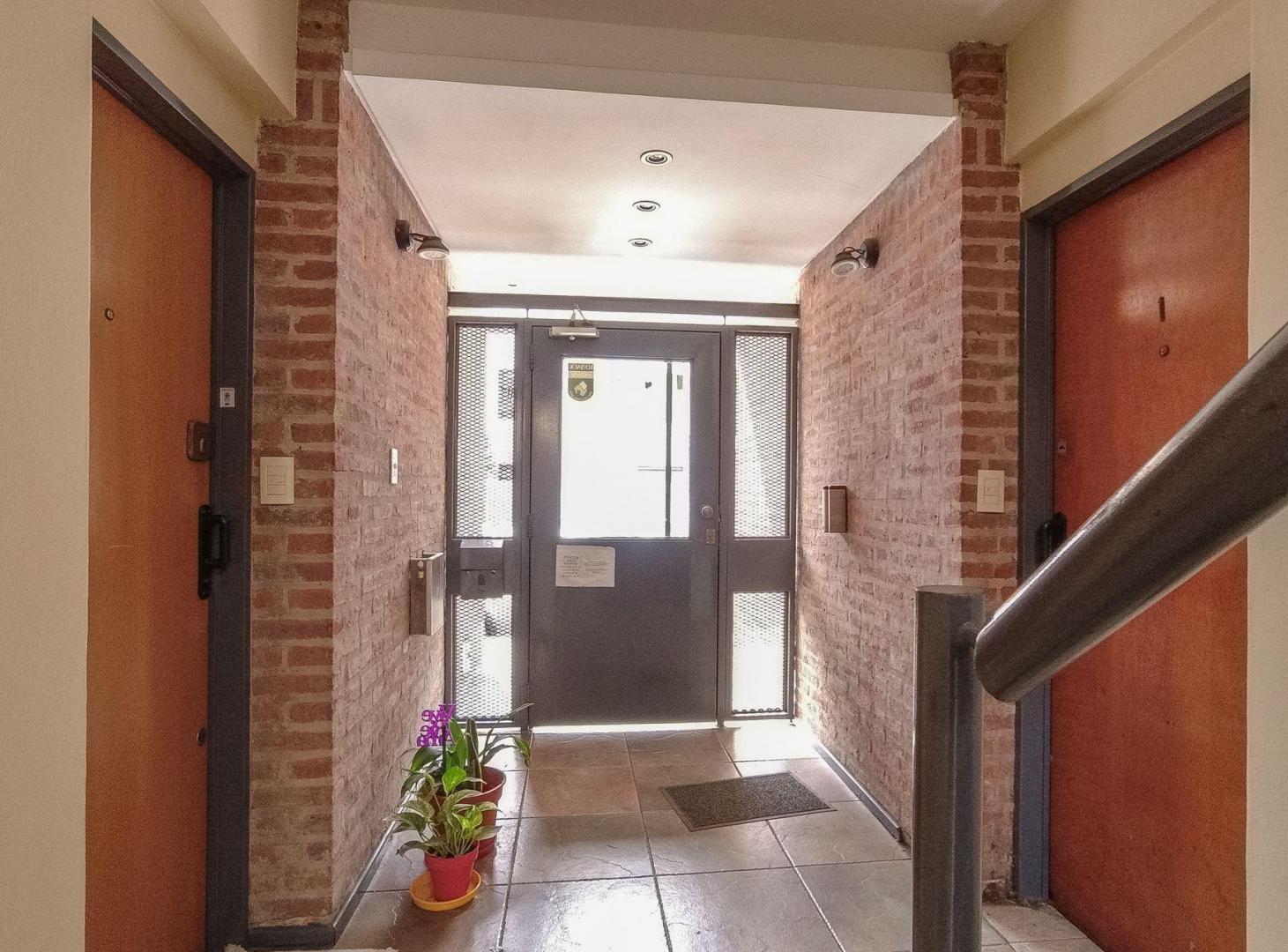 Foto de VENTA 3 AMB - DPTO DUPLEX al FRENTE - BARRACAS, imagen 2