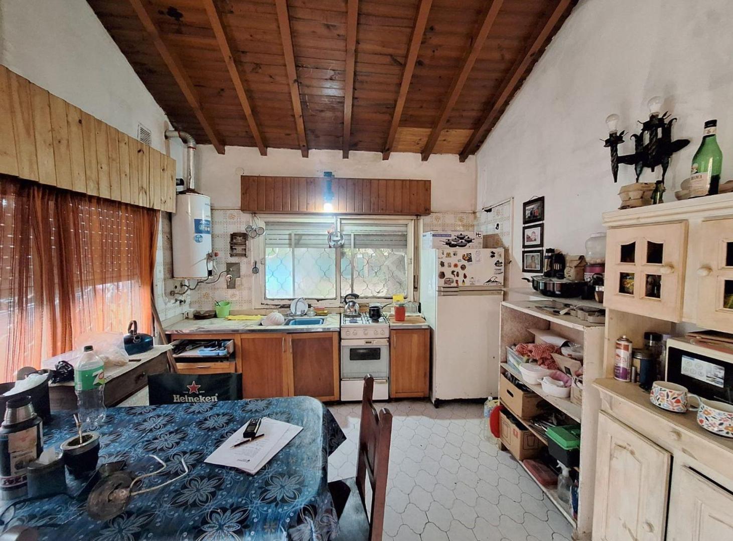 Foto de VENTA CASA SOBRE 2 LOTES CON PILETA - F ALVAREZ, imagen 2