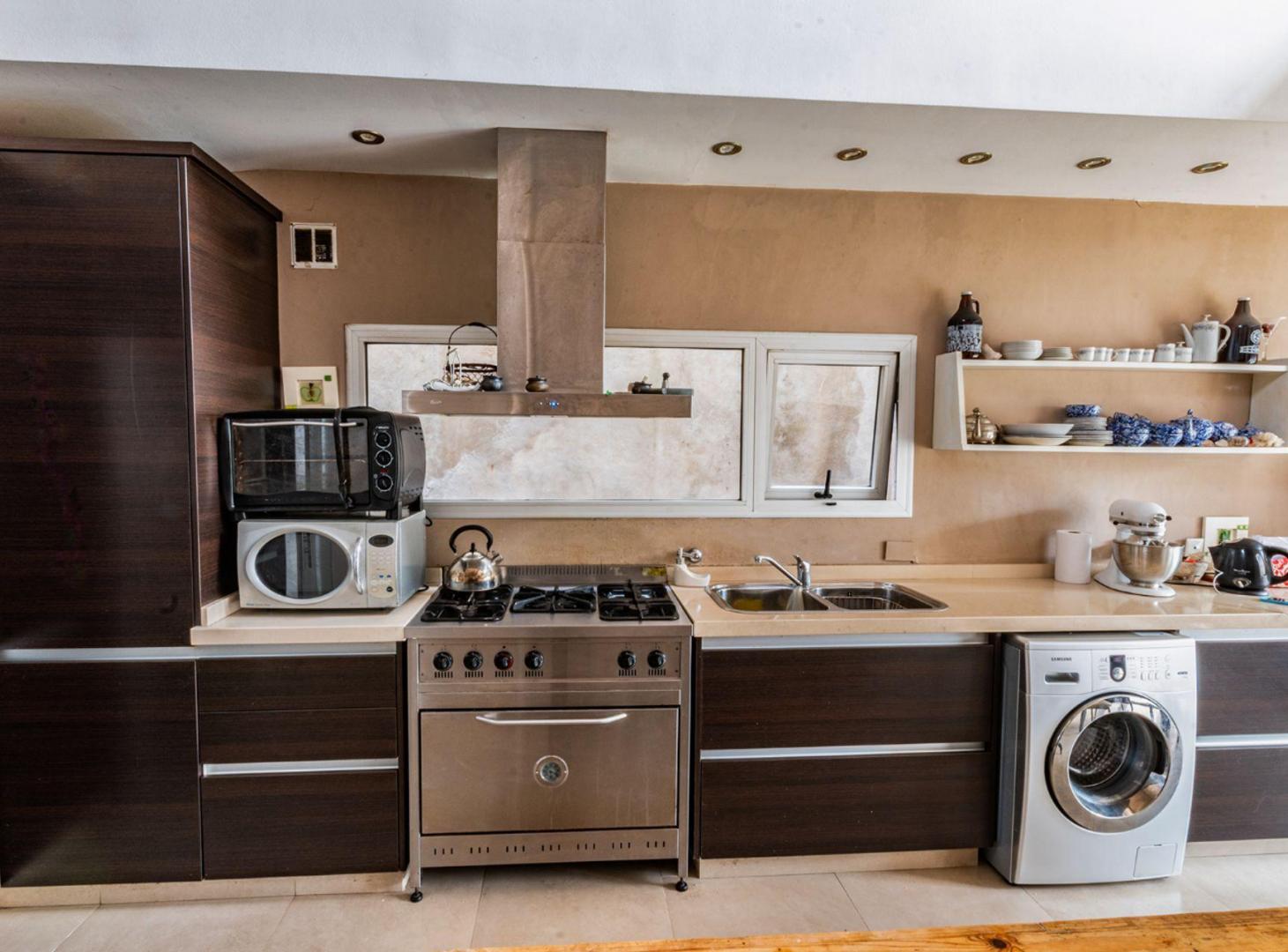 Foto de VENTA CASA CON FONDO Y COCHERA EN QUILMES CENTRO, imagen 2
