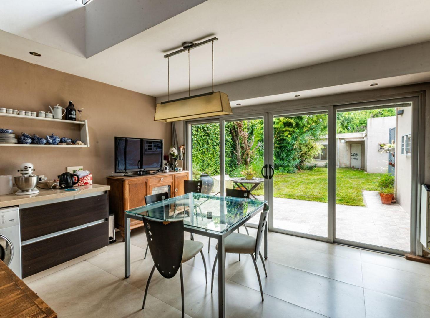 Foto de VENTA CASA CON FONDO Y COCHERA EN QUILMES CENTRO, imagen 3