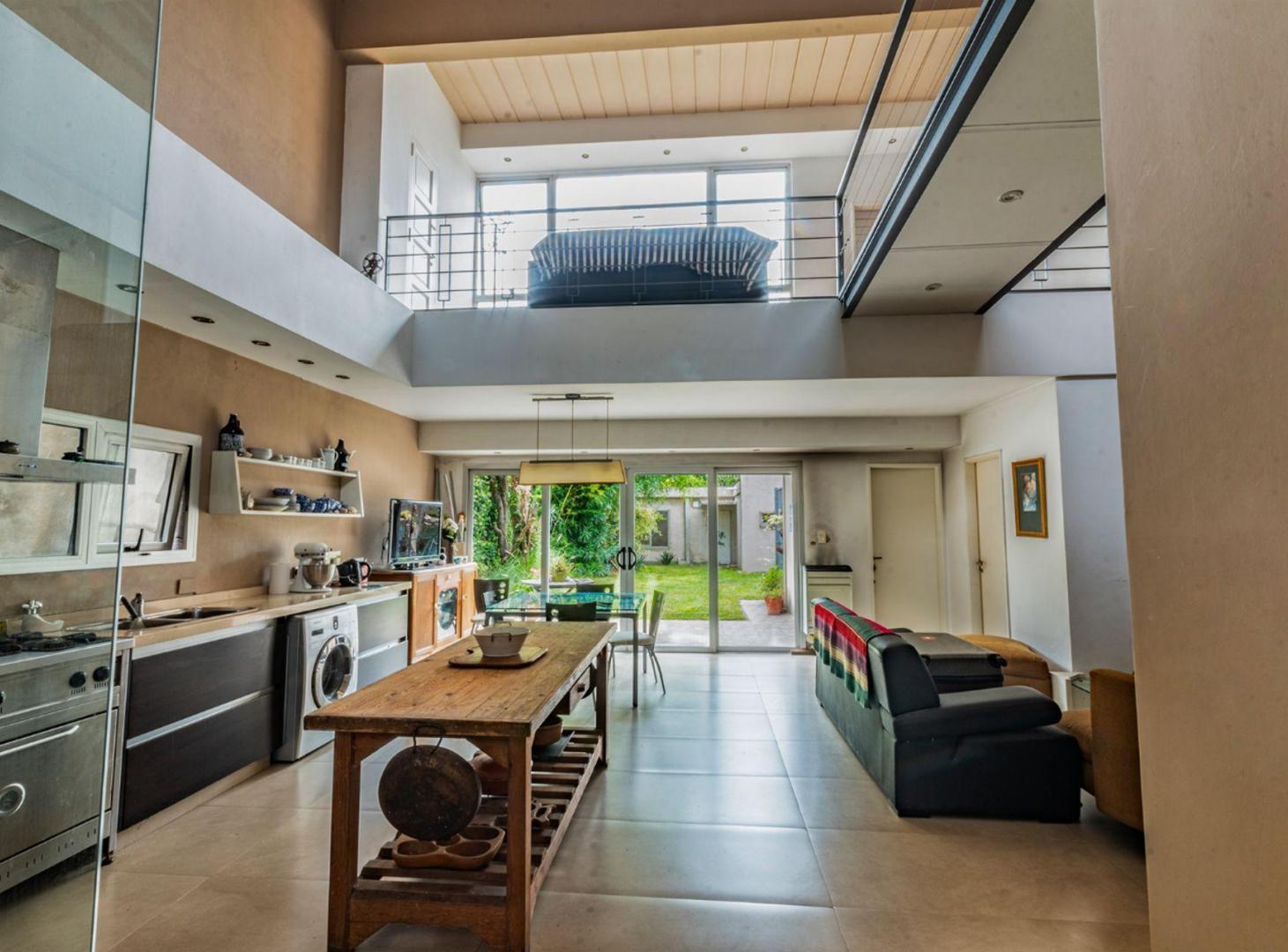 Foto de VENTA CASA CON FONDO Y COCHERA EN QUILMES CENTRO, imagen 1