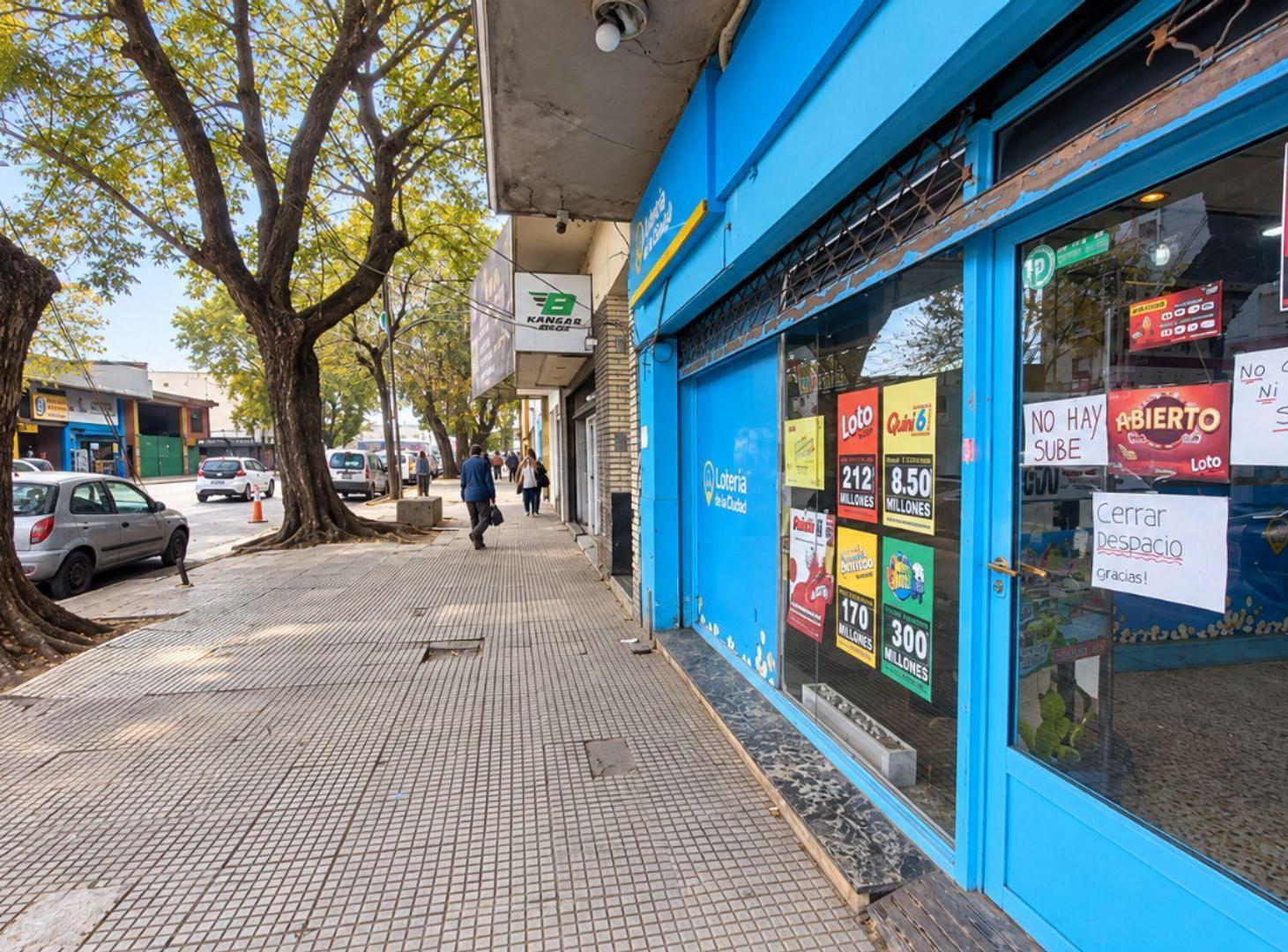 Foto de LOCAL COMERCIAL EN VENTA CON RENTA MATADEROS, imagen 3