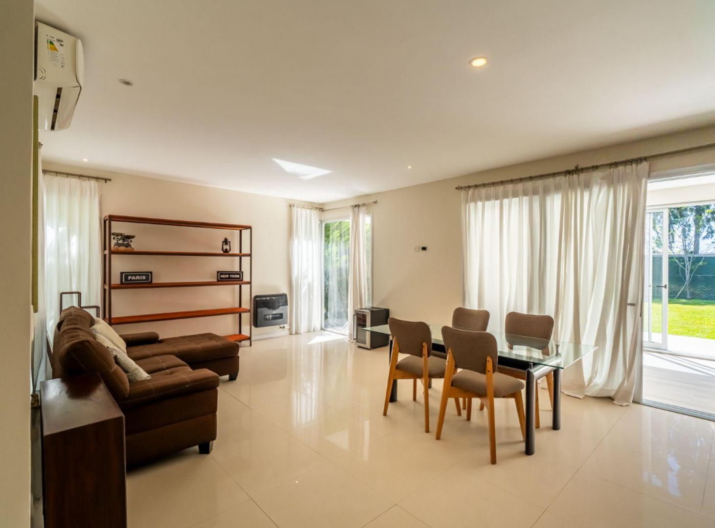 Foto de VENTA CADA 6 AMBIENTES BERAZATEGUI, imagen 3