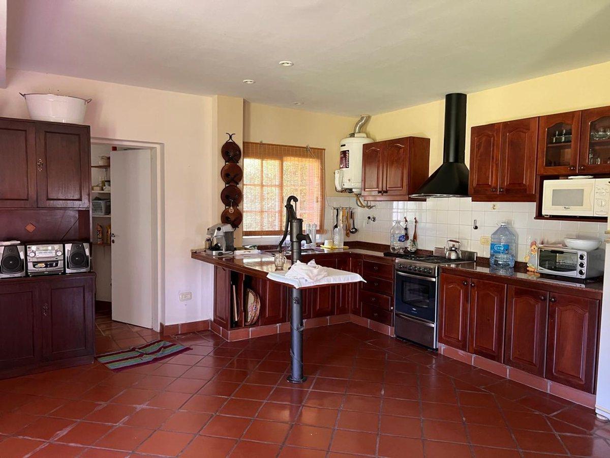 Foto de VENTA QUINTA EN LOS ROBLES CARLOS KEEN CON PILETA, imagen 3