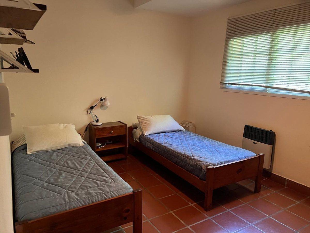 Foto de VENTA QUINTA EN LOS ROBLES CARLOS KEEN CON PILETA, imagen 2