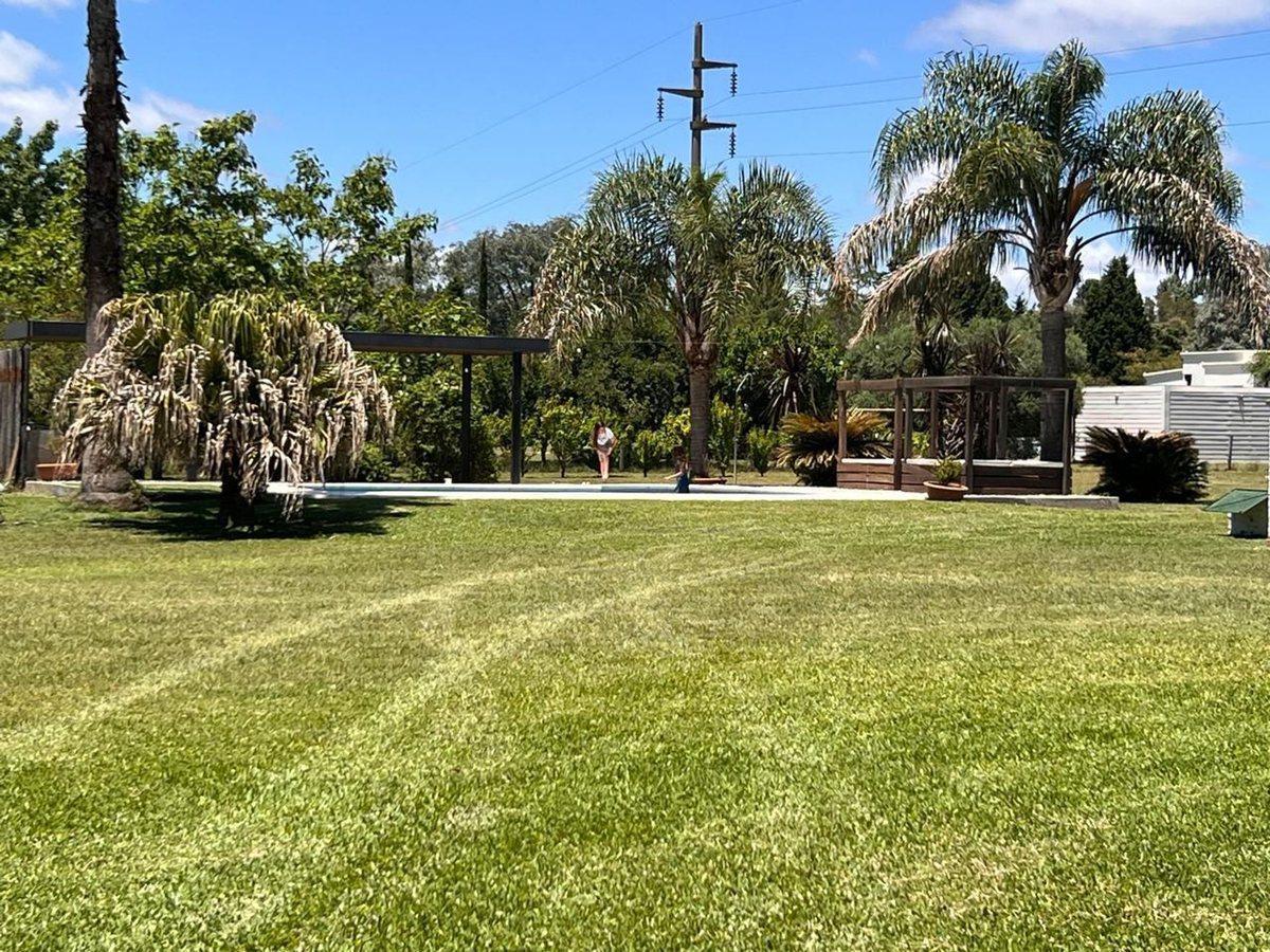 Foto de VENTA QUINTA EN LOS ROBLES CARLOS KEEN CON PILETA, imagen 1