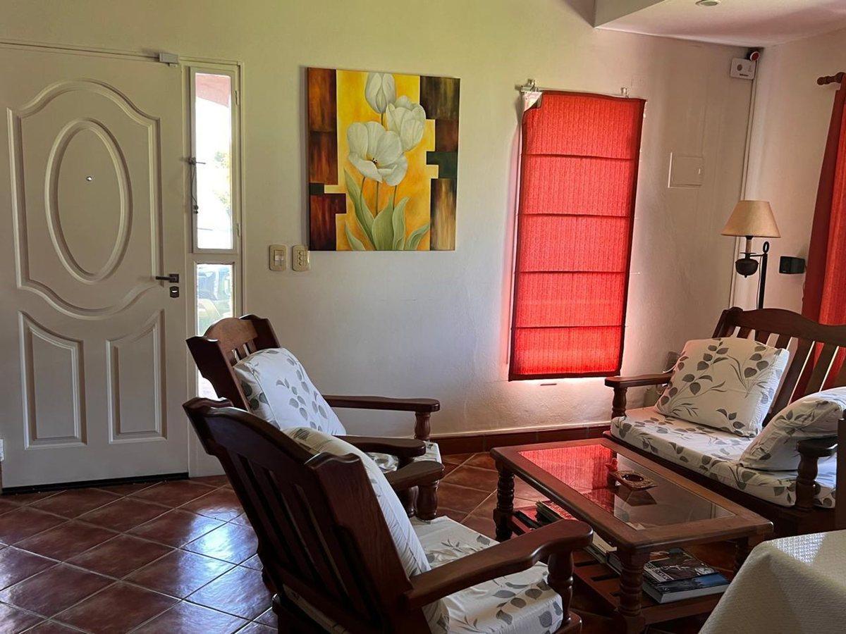 Foto de VENTA QUINTA EN LOS ROBLES CARLOS KEEN CON PILETA, imagen 4