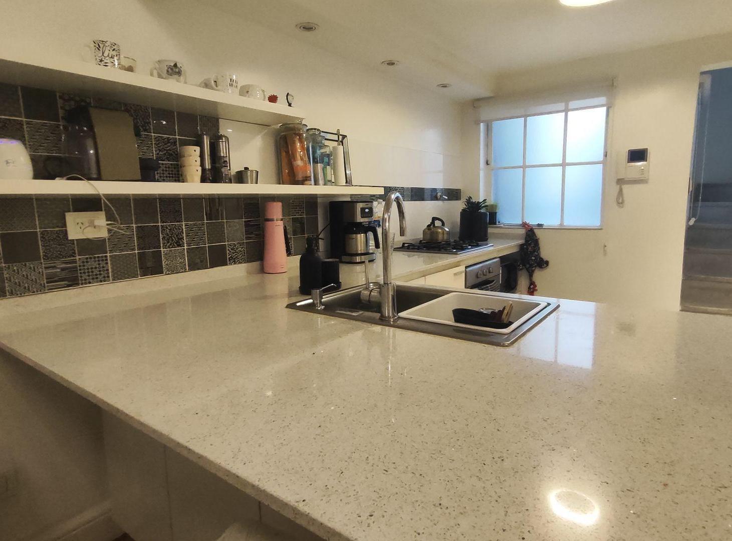 Foto de VENTA DEPARTAMENTO 4 AMBIENTES BARRACAS, imagen 1