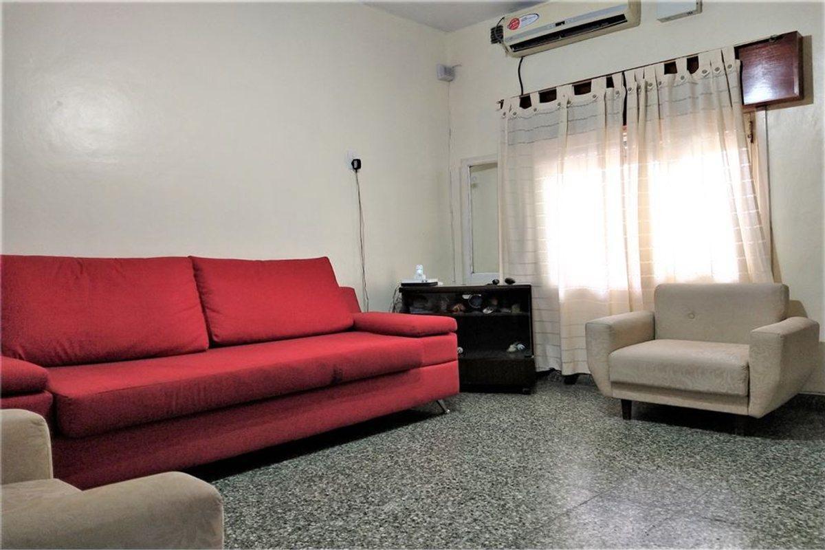 Foto de VENTA CASA 3 AMBIENTES, COCHERA Y PARQUE - QUILMES, imagen 4