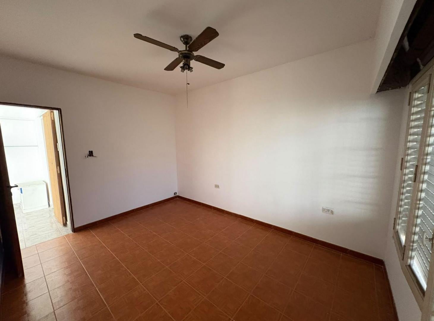 Foto de VENTA CASA 5 AMB QUILMES PILETA, imagen 2
