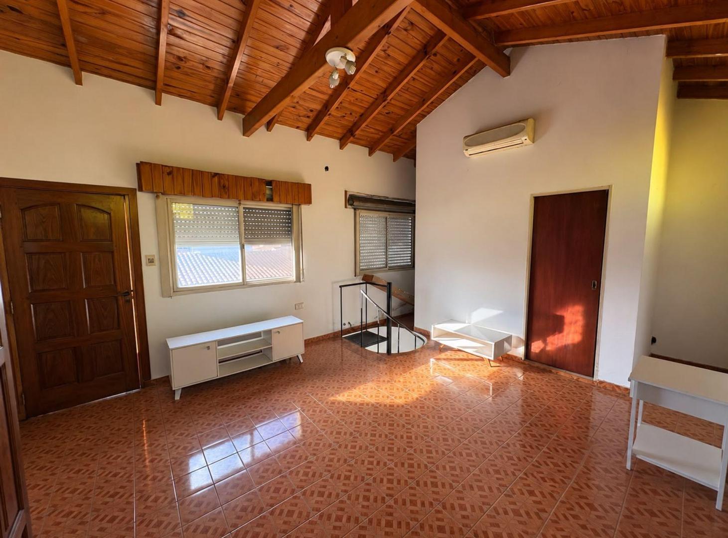 Foto de VENTA CASA 5 AMB QUILMES PILETA, imagen 5