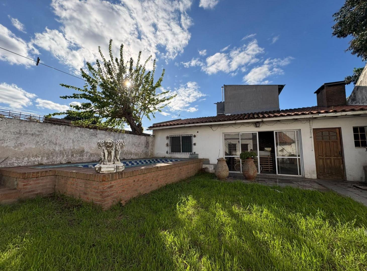 Foto de VENTA CASA 5 AMB QUILMES PILETA, imagen 1