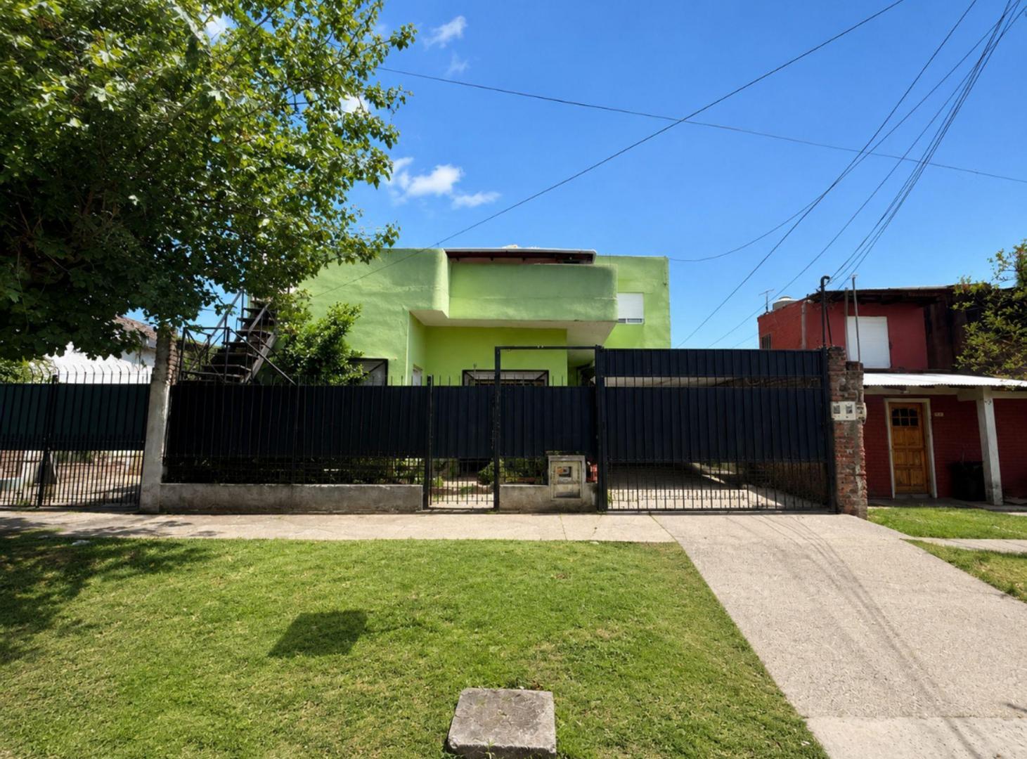 Foto de VENTA CASA DOS FAMILIAS WILDE JARDIN, imagen 1
