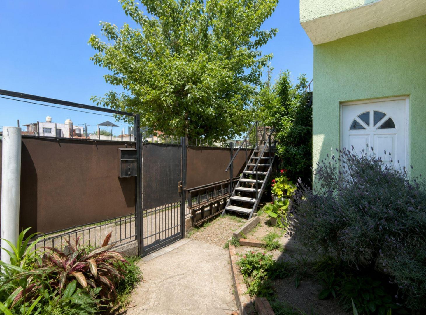 Foto de VENTA CASA DOS FAMILIAS WILDE JARDIN, imagen 5