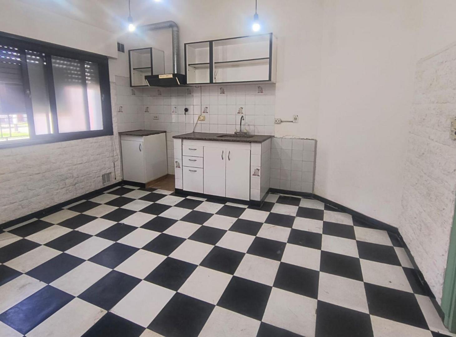 Foto de VENTA PH 2 AMBIENTES CON PATIO AVELLANEDA, imagen 1